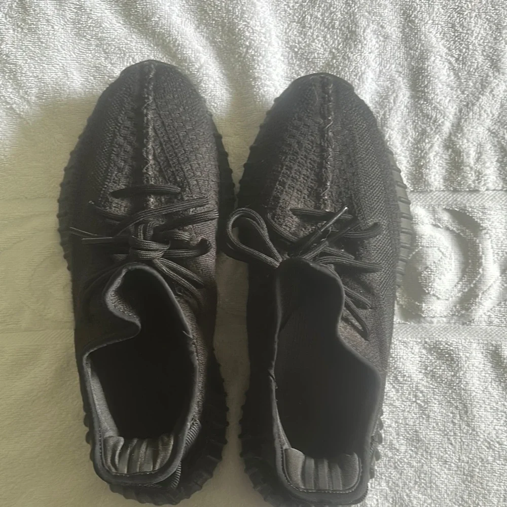 Adidas Yeezy boost 350 black - Picture 1 of 3